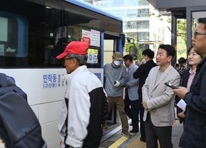 김동근 의정부시장, 1205번 광역버스 탑승해 시민들과 소통