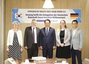최대호 안양시장, 외른 바이써트 주한독일대사관 공관차석과 간담회