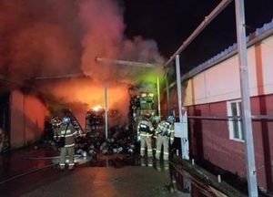 남양주 수석동 섬유공장 창고서 한밤 중 불, 인명피해 없어