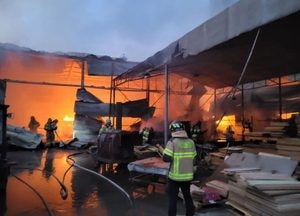 화성 소파 제조 공장서 새벽 불...인명피해 없이, 2시간23분 만에 진화