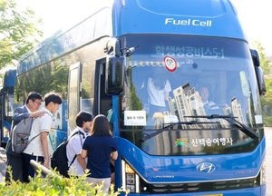도성훈 교육감, 학생들과 ‘인천학생성공버스’ 타고 등굣길 소통