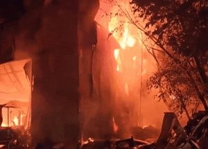 [영상] 양주 인접한 공장 2곳서 한밤 불...인명피해 없이, 7시간11분 만에 진화