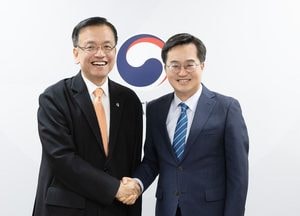 김동연 지사, 최상목 경제부총리 만나 "도봉산~옥정 광역철도 등 주요 사업 3건 국비 지원 요청"
