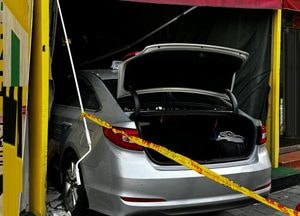 부천서 ‘택시가 빈 상가로 돌진’...70대 기사 부상