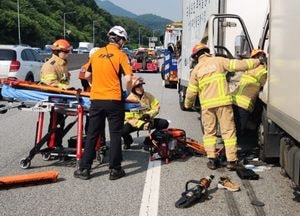 의왕 수도권제1순환고속도로서 3.5톤 화물차끼리 추돌 사고...40대 1명 사망