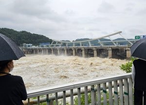 [내일 날씨] 경기·인천(2일, 화)...강풍 동반 ‘최대 150㎜↑’ 장맛비