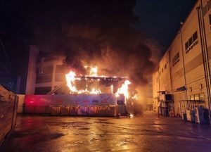 의왕 자동차 공업사서 한밤 중 불, 인명피해 없어