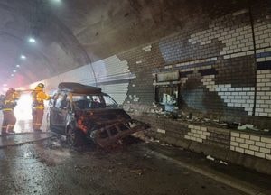 제2경인고속도로 청계산 3터널 차량서 불, 인명피해 없어