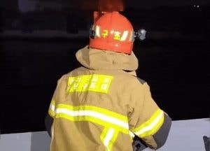 [영상] 김포 아라뱃길 관공선 부두서 한밤중 불, 수난구조대가 야간순찰 중 발견