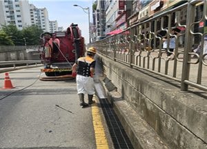 파주시, 관내 지하차도 12곳 시설 점검 및 배수로 준설해 관리에 총력