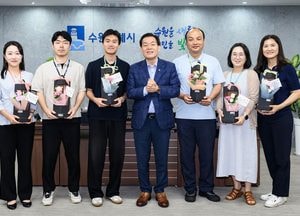 이재준 수원시장, 올해 상반기 친절왕 만나 격려...6명 선정