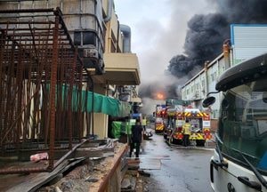 [영상] 안산 섬유제조 공장서 불, 인명피해 없어