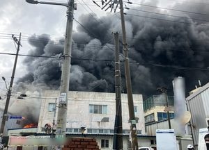 시흥 시화공단 플라스틱 사출 공장서 불, 인명피해 없어