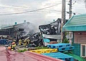 [영상] 평택 접착제 코팅제 제조업체서 새벽 불, 한때 대응1단계