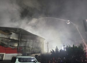 고양 일산동구 배터리 보관 창고서 불, 인피 없이 3시간48분 만에 진화