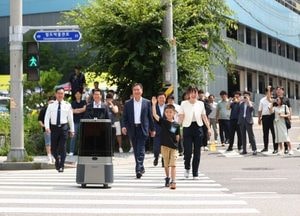 의왕시, 국내 최초 실외이동로봇과 신호체계 연동...실시간 신호정보 정확히 습득