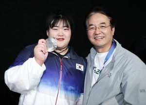이동환 고양시장 고양시 소속 역도선수 박혜정 ‘은메달’ 획득 축하