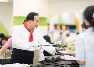 이권재 오산시장, 말복 맞아 “묵묵히 일하는 직원들에 갈비탕 배식”