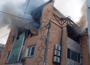 [영상] 안산 상록구 다세대 주택서 불, 3명 단순연기흡입