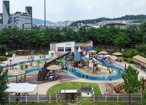 "폭염 지속" 성남시 공원·탄천·놀이터 24곳 물놀이장 25일까지 연장 운영