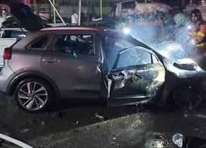 수원 영통 자동차정비소 주차차량서 새벽 불, 인명피해 없어