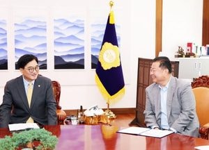 김경일 파주시장, 국회의장 만나 ‘RE100’ 논의… 무역장벽 극복정책 건의·에너지전환 의견 교환