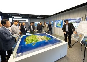 인천시의회 건교위, 한상드림아일랜드 조성 사업 현장 찾아…지역 발전에 큰 힘 되도록 주문