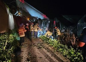 영동고속도로 주행하던 탱크로리 가드레일 들이받고 추락…운전자 사망