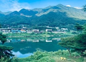 팔당댐 인근에서 본 파란 가을 풍경