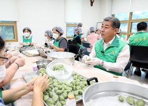정해권 인천시의회 의장, 추석맞이 송편 나눔 행사 참여