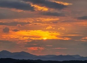 [내일 날씨] 경기·인천(18일, 수)...'연휴마지막 날도 더워' 경기동부내륙에 소나기