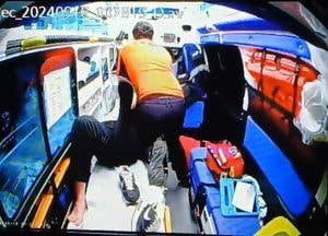 구조해줬더니 구급대원 마구 폭행한 만취 군인