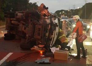 수원 지지대고개 도로서 추돌사고..운전자 2명 부상