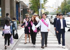 이상일 용인특례시장, 동막초 통학로 살피고 교통안전 캠페인 동참