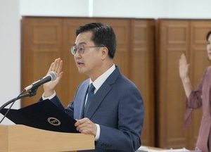 행안위 국감 증인 선서하는 김동연 경기도지사