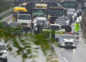 과천봉담 고속화도로서 5중 추돌사고...3명 경상
