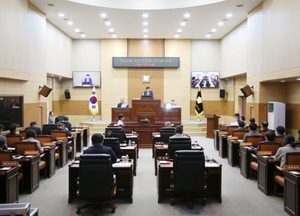 인천 옹진군의회, 제245회 임시회 개회…후반기 각 상임위원장 선출
