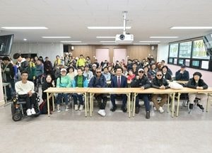 백영현 포천시장 ‘함께 여는 새날’ 장애인 야간학교 현장학습 격려