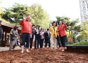 의왕시 ‘내손어린이공원 맨발걷기길’ 개장식 열어