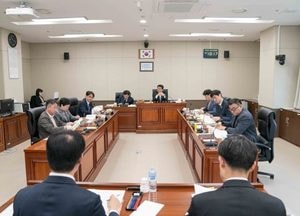 용인특례시의회 도시건설위원회, 교통정책국·건설국 행정사무감사 실시