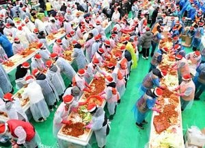 안산시, 김장 나눔 대축제 열어…‘온기 담아 소외계층에 김치 전달’
