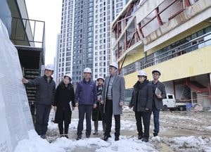 김정헌 중구구청장, 내년 2월 준공 예정 ‘영종복합문화센터’ 현장 점검