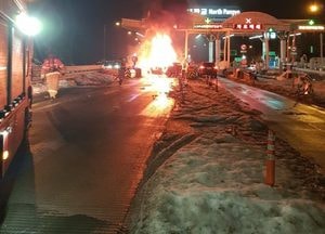 성남, 북판교요금소 인근서 차량 불...20대 여성 운전자 등 3명 부상