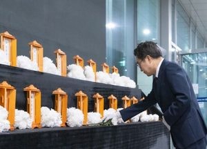 김동연, 유럽 출장 복귀 첫 일정 ‘아리셀 희생자 조문’