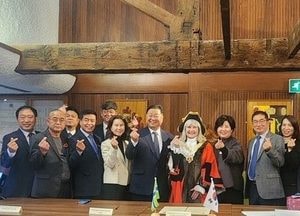 파주시-英 글로스터시 ‘자매도시’ 체결…양 도시 ‘우호도시’→‘자매도시’로 격상