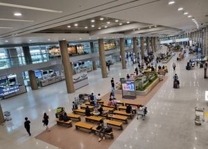 인천공항 수하물 컨베이어벨트 타고 보안구역 침입한 40대 여성