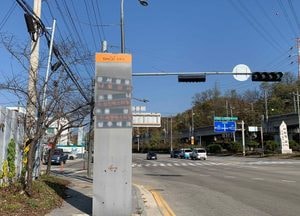 양주 봉양동 기업체 간판 ‘삐뚤’ 정비 필요해 보여