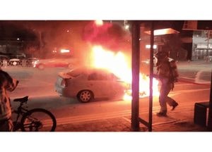 [영상] 동두천 지행동서 주행 중 차량 화재 인명피해 없어