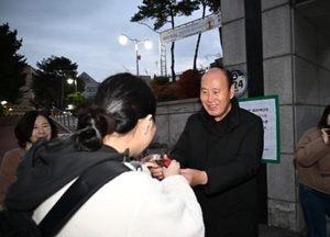 박형덕 동두천시장, 2025학년도 대학수학능력시험장 수험생 격려