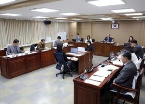 수원특례시의회 도시미래위원회, 도시총괄기획단 행정사무감사 진행